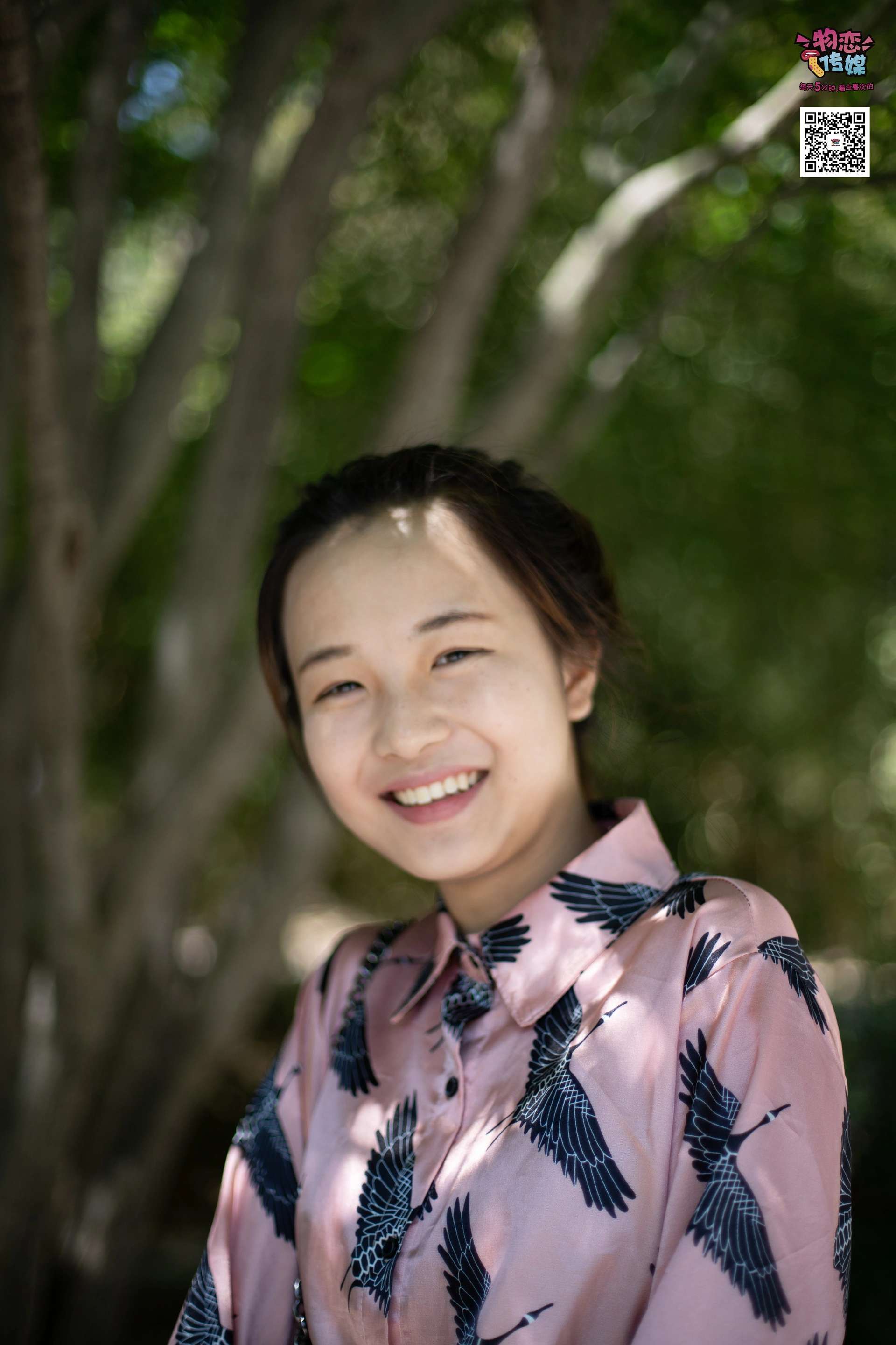第011期:纯纯的邻家小妹，小白鞋搭配黑色船袜，清凉一夏 2
