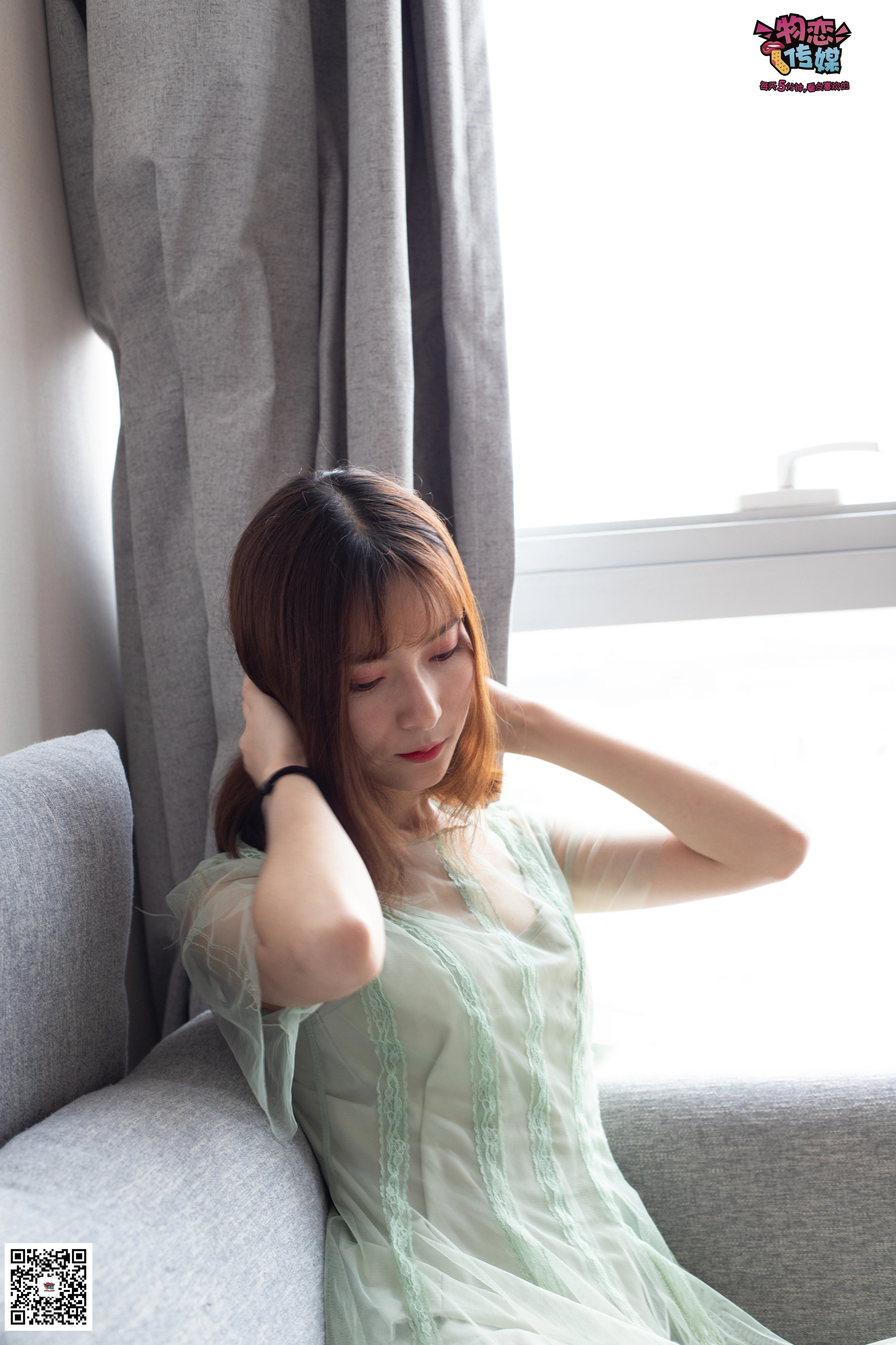 第25期: 蜜桃成熟时，嫩绿纱裙搭配白色蕾丝袜，清纯又撩人 2